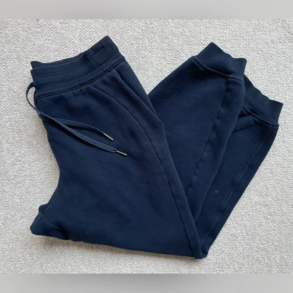 Lululemon Women’s Scuba Relaxed High-Rise Jogger, True Navy, Size 8 - Picture 4 of 10